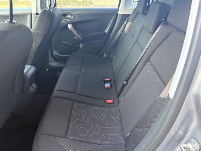 Annonce Peugeot 2008 - Intérieur arrière gauche