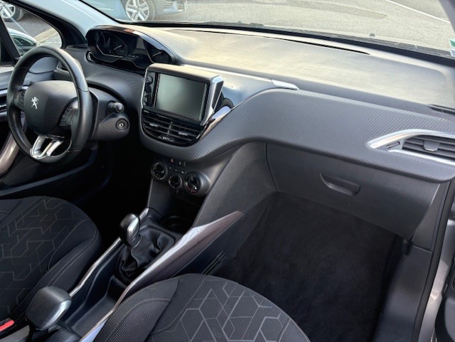 Annonce Peugeot 2008 - Intérieur avant droit