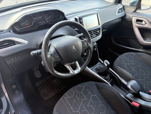 Annonce Peugeot 2008 - Intérieur avant gauche