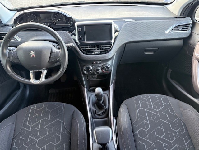 Annonce Peugeot 2008 - Intérieur centre